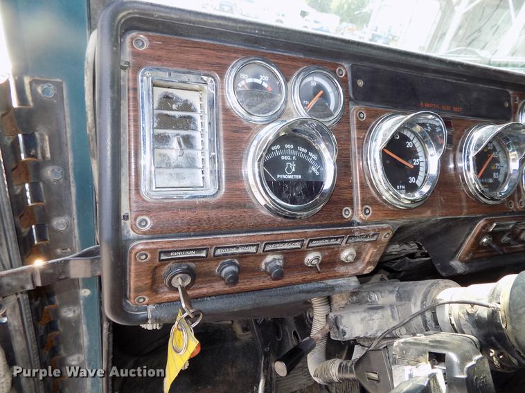 image for item DB8640 1997 Freightliner FLD 120 Classic XL dump truck