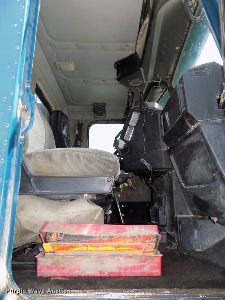 image for item DB8640 1997 Freightliner FLD 120 Classic XL dump truck