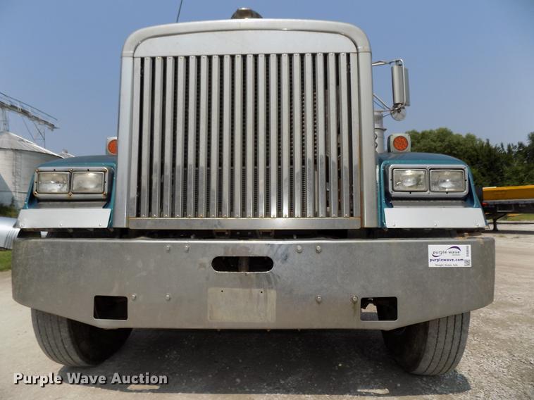 image for item DB8640 1997 Freightliner FLD 120 Classic XL dump truck