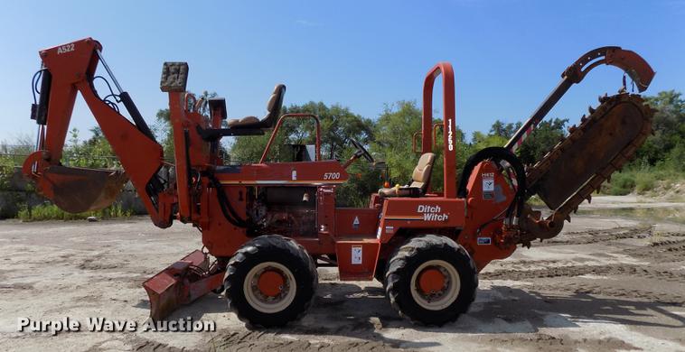 image for item DB8653 2000 Ditch Witch 5700 trencher