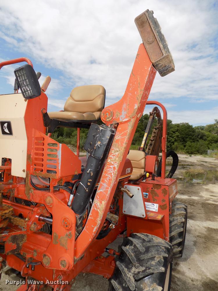 image for item DB8653 2000 Ditch Witch 5700 trencher
