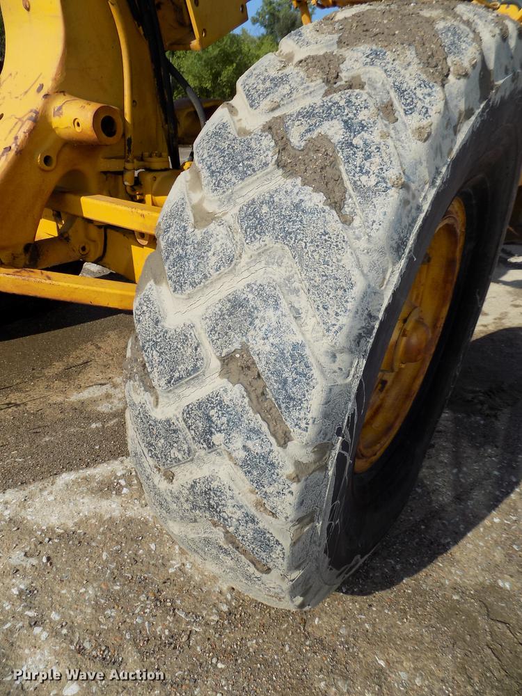 image for item DB8654 1969 Caterpillar 12F rigid frame motor grader