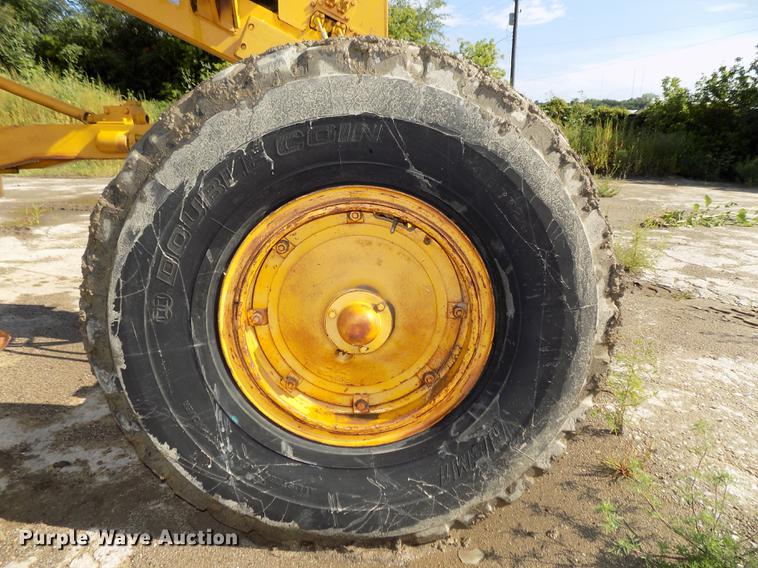image for item DB8654 1969 Caterpillar 12F rigid frame motor grader