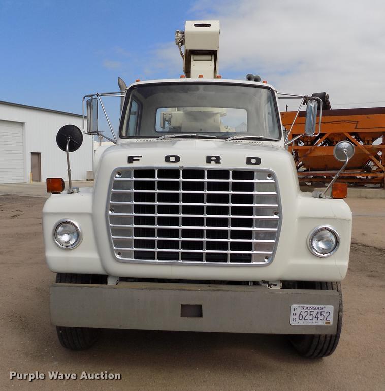 image for item DB9138 1978 Ford crane truck