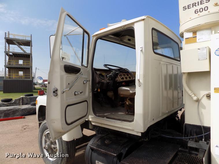 image for item DB9138 1978 Ford crane truck