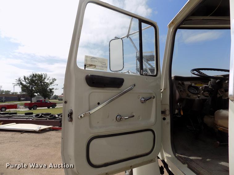 image for item DB9138 1978 Ford crane truck