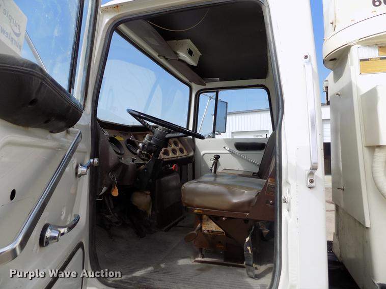 image for item DB9138 1978 Ford crane truck