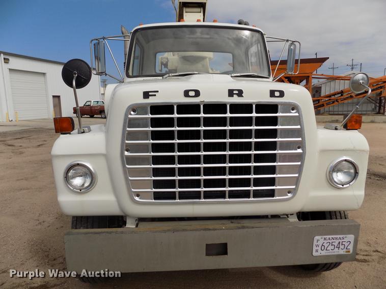 image for item DB9138 1978 Ford crane truck