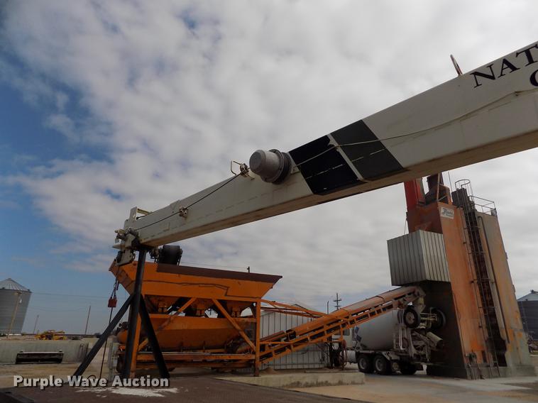 image for item DB9138 1978 Ford crane truck