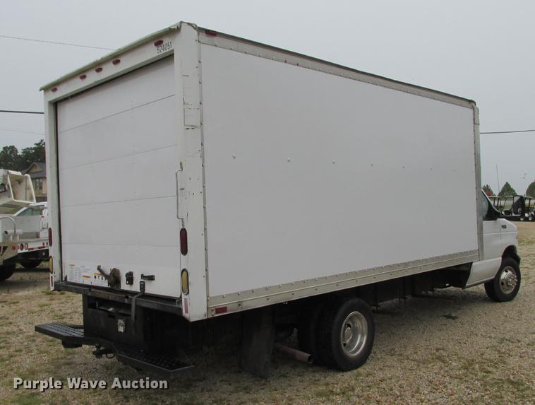 image for item DB9312 2002 Ford Econoline E350 Super Duty service and lube box truck