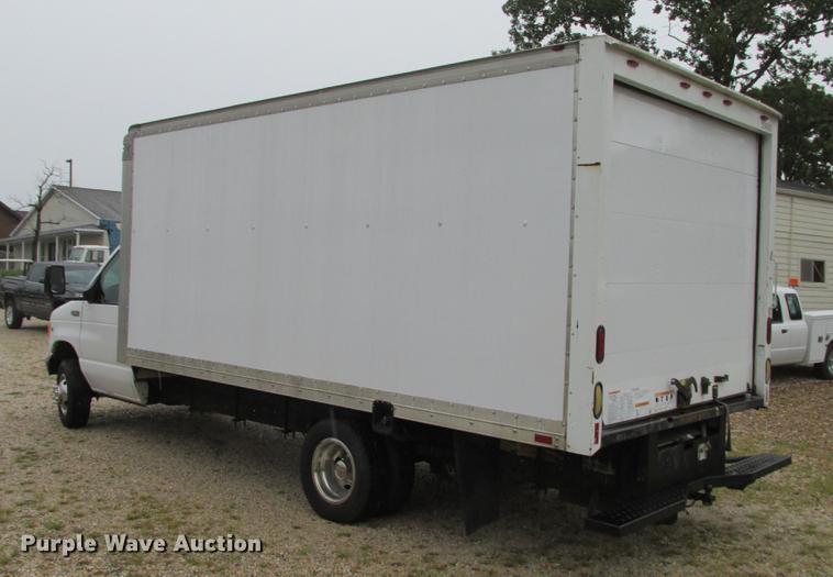 image for item DB9312 2002 Ford Econoline E350 Super Duty service and lube box truck