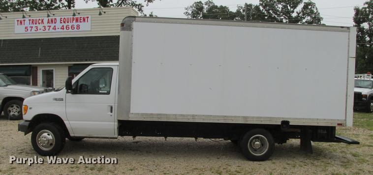 image for item DB9312 2002 Ford Econoline E350 Super Duty service and lube box truck