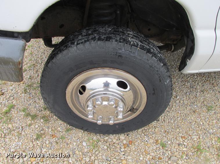 image for item DB9312 2002 Ford Econoline E350 Super Duty service and lube box truck