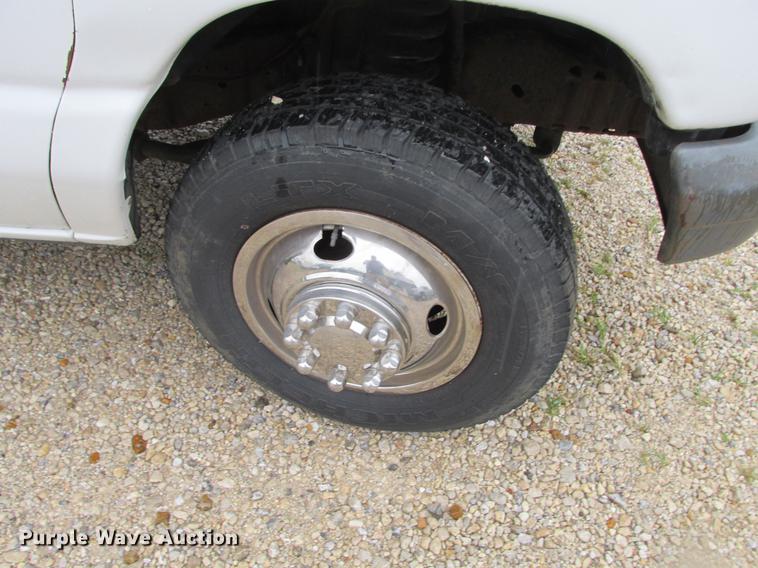 image for item DB9312 2002 Ford Econoline E350 Super Duty service and lube box truck