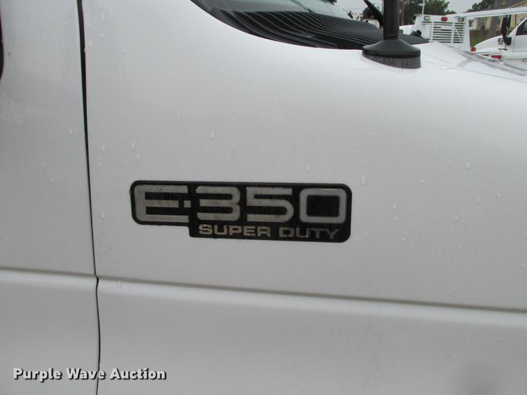 image for item DB9312 2002 Ford Econoline E350 Super Duty service and lube box truck