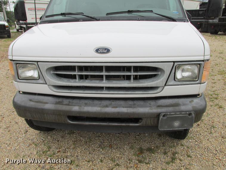 image for item DB9312 2002 Ford Econoline E350 Super Duty service and lube box truck