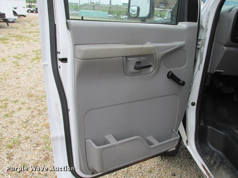 image for item DB9312 2002 Ford Econoline E350 Super Duty service and lube box truck