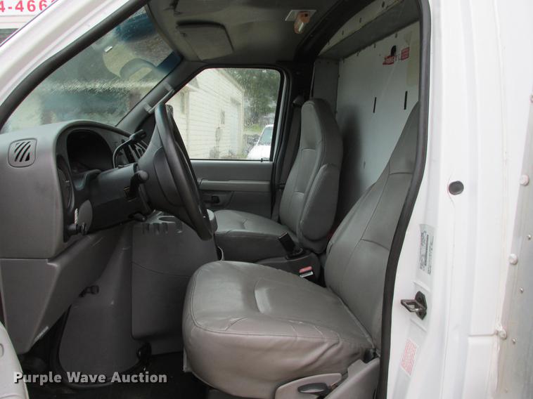 image for item DB9312 2002 Ford Econoline E350 Super Duty service and lube box truck
