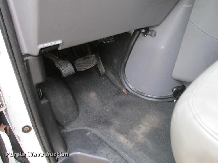 image for item DB9312 2002 Ford Econoline E350 Super Duty service and lube box truck
