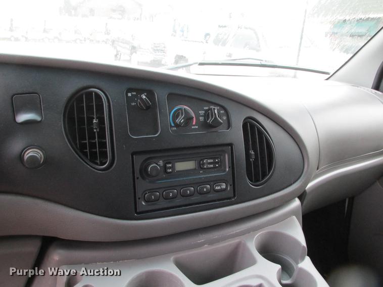 image for item DB9312 2002 Ford Econoline E350 Super Duty service and lube box truck