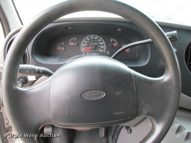 image for item DB9312 2002 Ford Econoline E350 Super Duty service and lube box truck