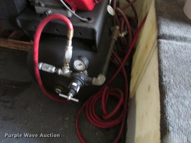 image for item DB9312 2002 Ford Econoline E350 Super Duty service and lube box truck