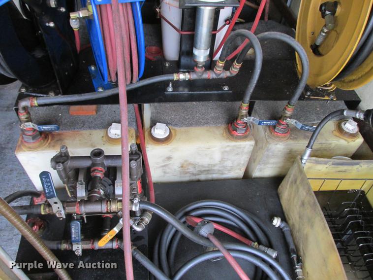 image for item DB9312 2002 Ford Econoline E350 Super Duty service and lube box truck