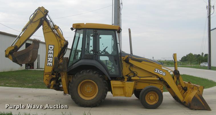 image for item DC1289 2004 John Deere 310G backhoe