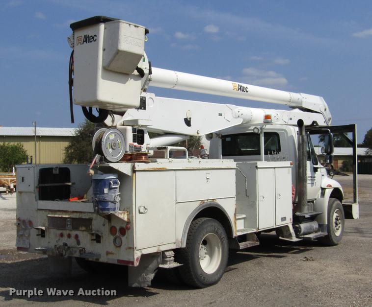 image for item DD2673 2009 International DuraStar 4400 bucket truck
