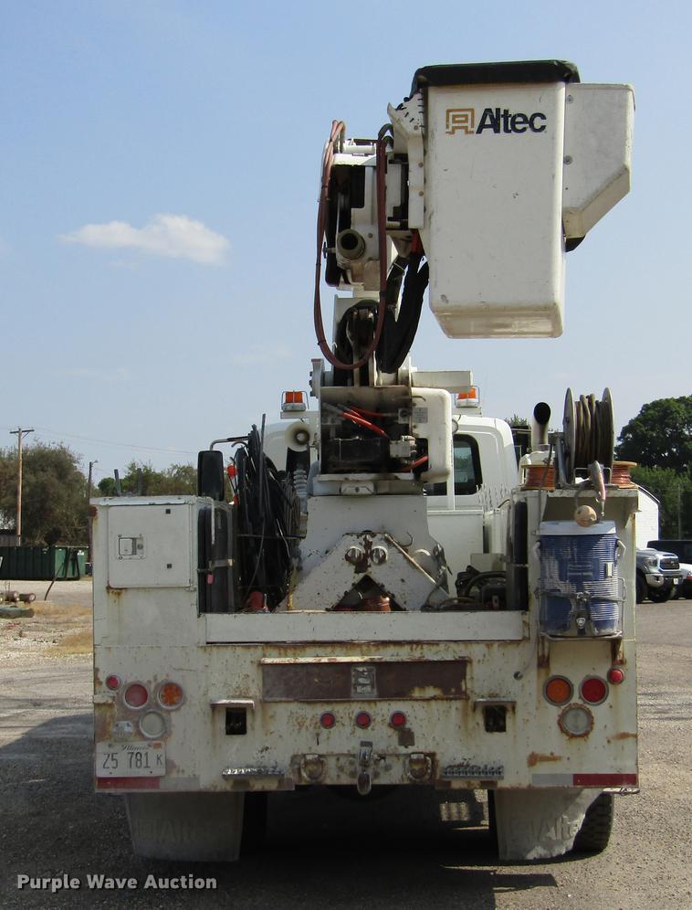 image for item DD2673 2009 International DuraStar 4400 bucket truck