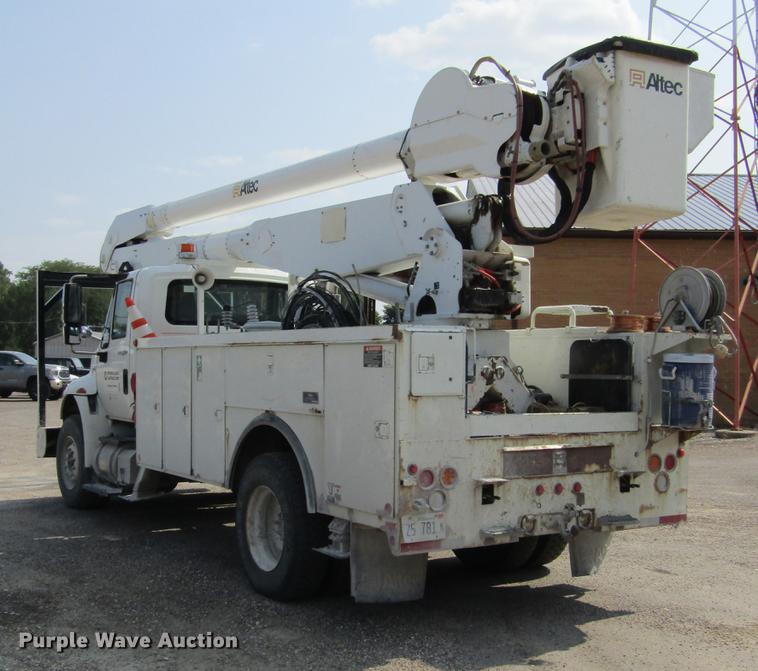 image for item DD2673 2009 International DuraStar 4400 bucket truck