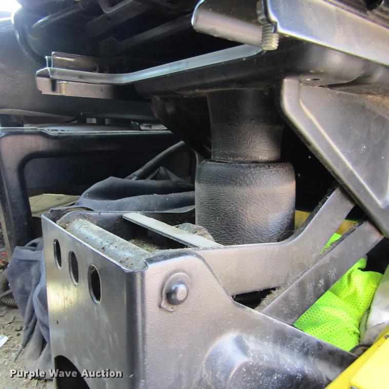 image for item DD2673 2009 International DuraStar 4400 bucket truck