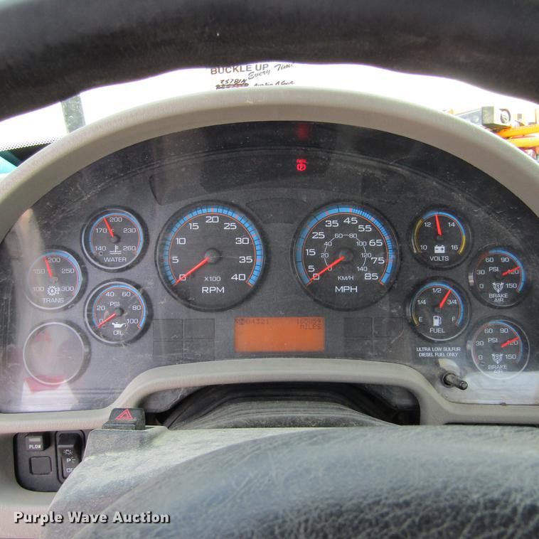 image for item DD2673 2009 International DuraStar 4400 bucket truck