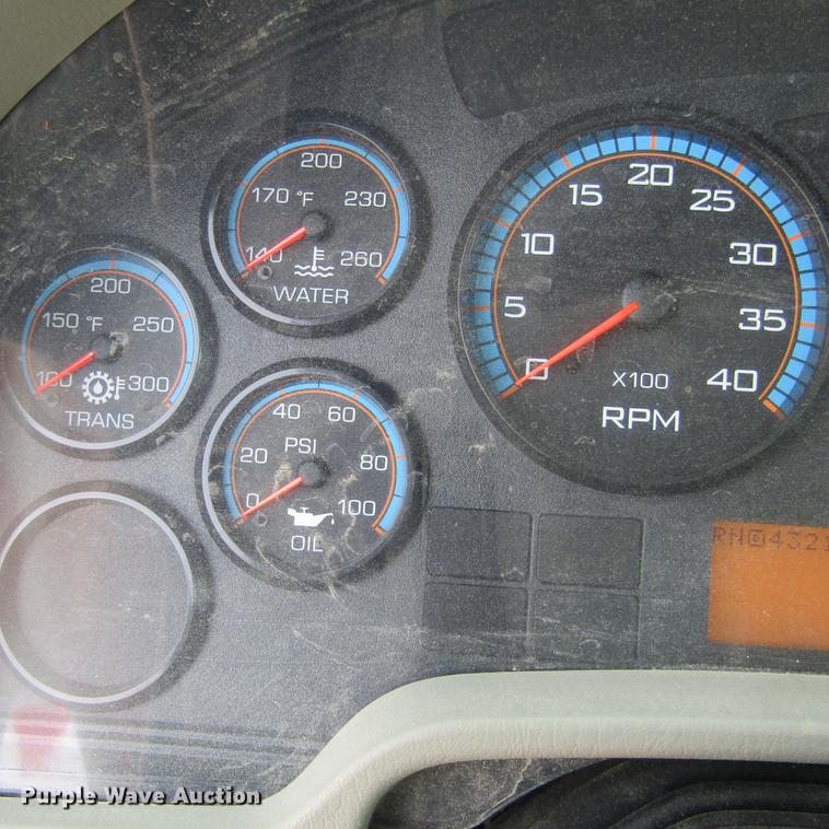 image for item DD2673 2009 International DuraStar 4400 bucket truck