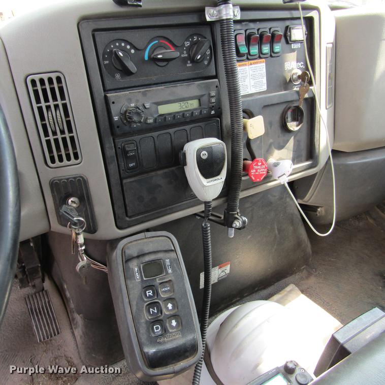 image for item DD2673 2009 International DuraStar 4400 bucket truck