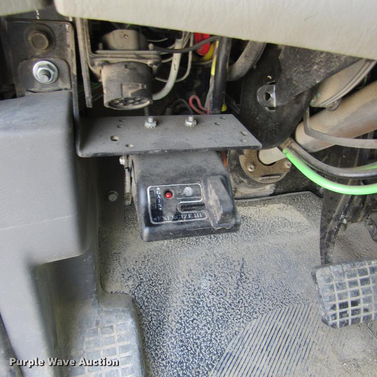 image for item DD2673 2009 International DuraStar 4400 bucket truck