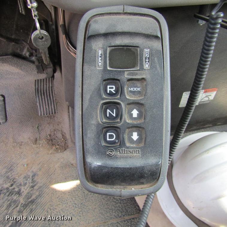 image for item DD2673 2009 International DuraStar 4400 bucket truck