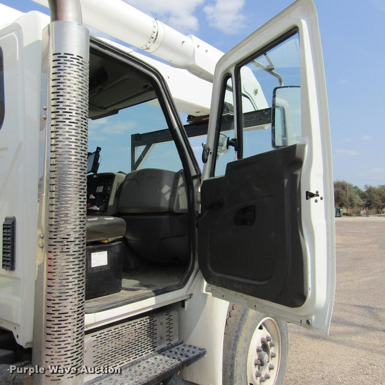 image for item DD2673 2009 International DuraStar 4400 bucket truck