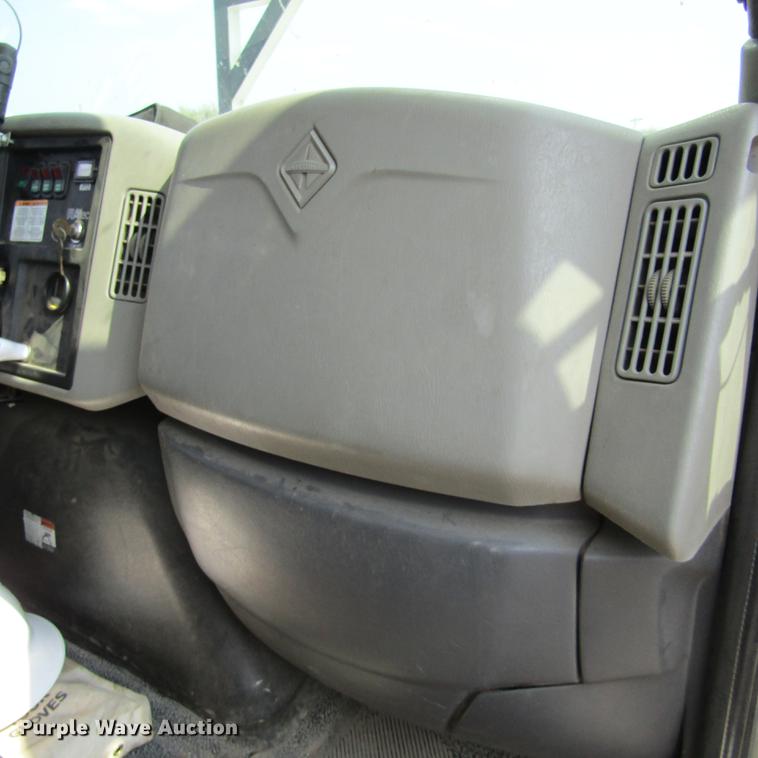 image for item DD2673 2009 International DuraStar 4400 bucket truck