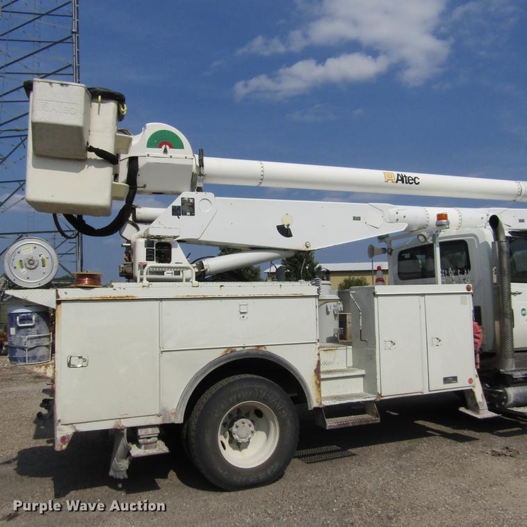 image for item DD2673 2009 International DuraStar 4400 bucket truck