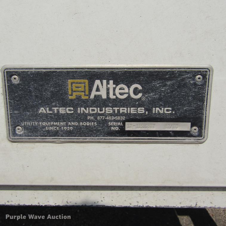 image for item DD2673 2009 International DuraStar 4400 bucket truck