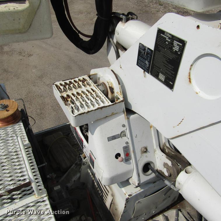 image for item DD2673 2009 International DuraStar 4400 bucket truck