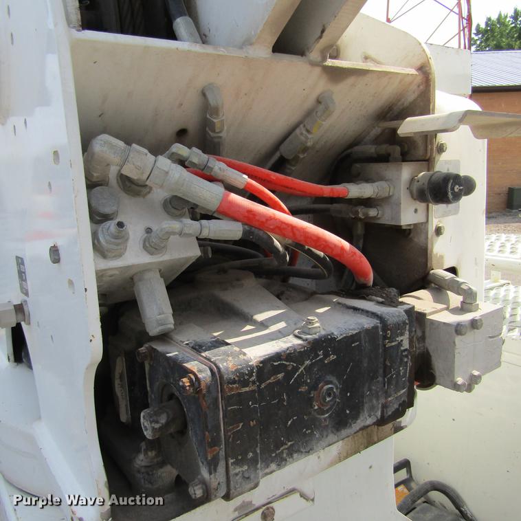 image for item DD2673 2009 International DuraStar 4400 bucket truck