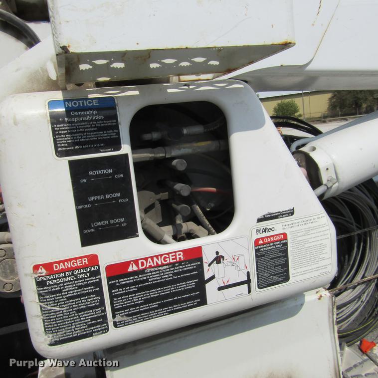 image for item DD2673 2009 International DuraStar 4400 bucket truck