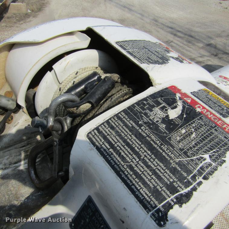 image for item DD2673 2009 International DuraStar 4400 bucket truck