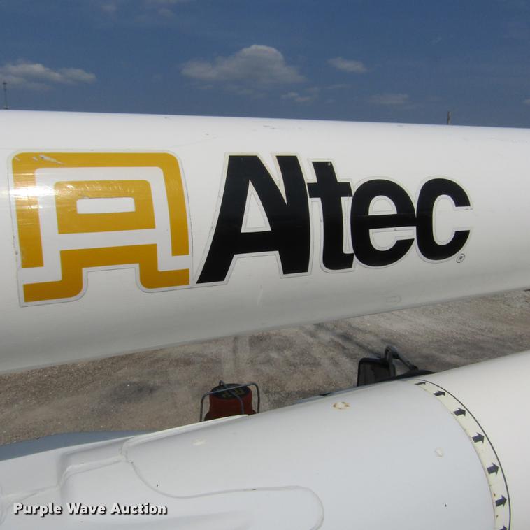 image for item DD2673 2009 International DuraStar 4400 bucket truck