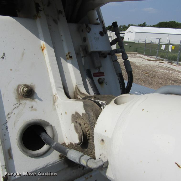 image for item DD2673 2009 International DuraStar 4400 bucket truck