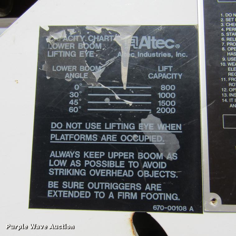 image for item DD2673 2009 International DuraStar 4400 bucket truck