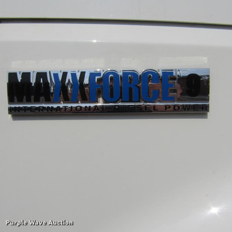 image for item DD2673 2009 International DuraStar 4400 bucket truck