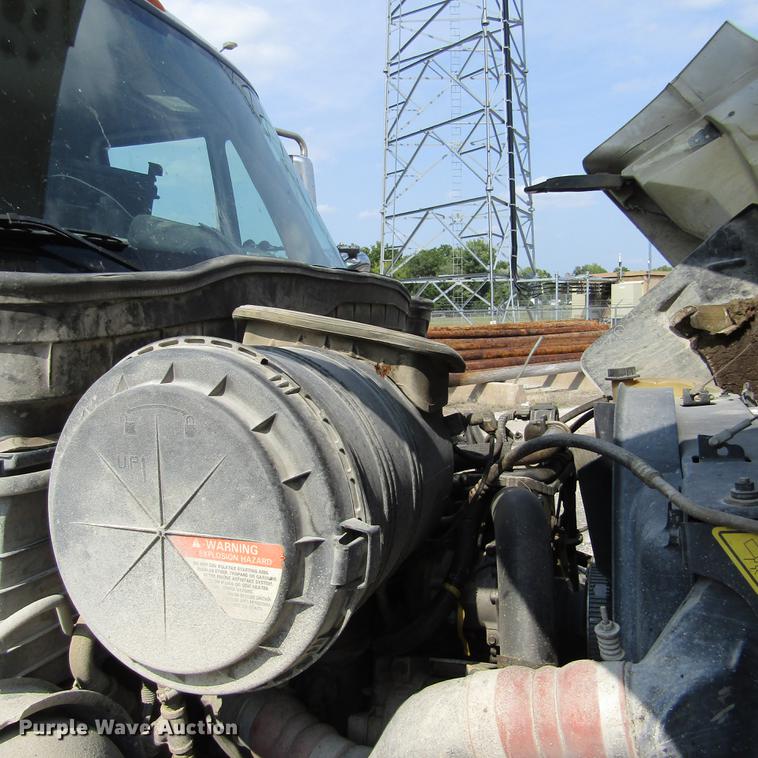 image for item DD2673 2009 International DuraStar 4400 bucket truck